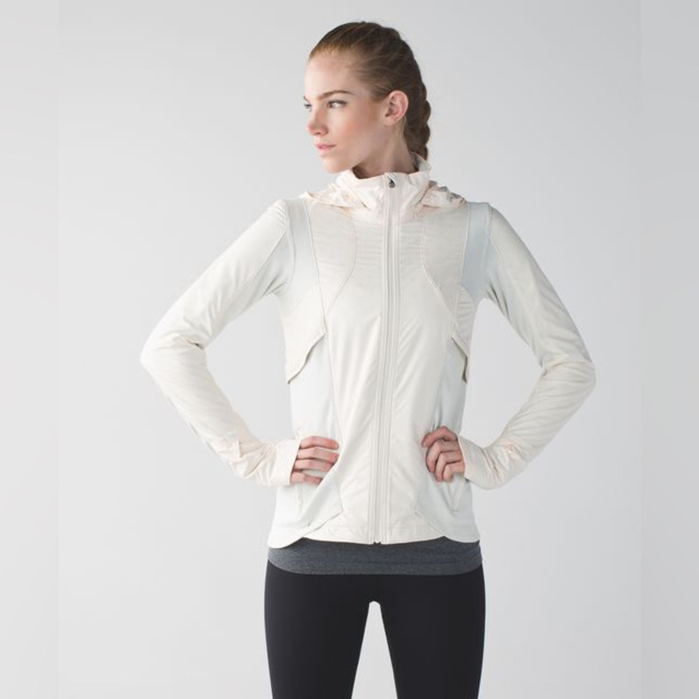 Lululemon Kanto Catch Me Run Jacket
Angel Wing / Ghost Dot Embossed Angel Wing